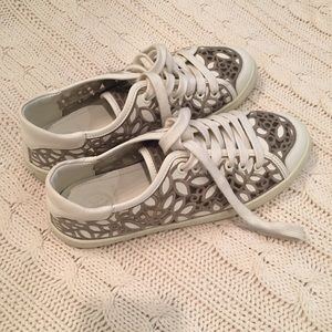 Tory Burch "Rhea" sneakers 💕